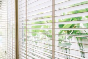How blinds fitting can reduce energy costs in Dubai