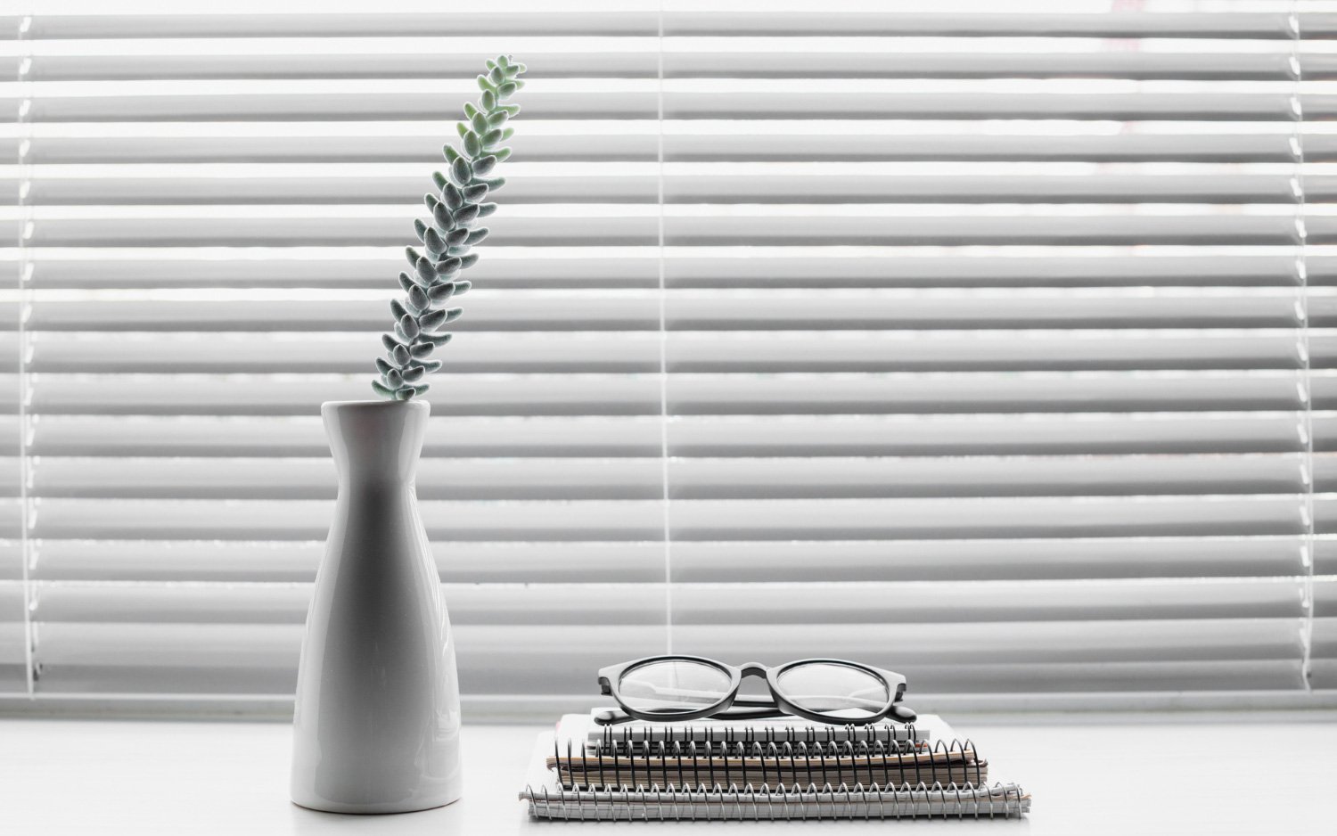 Professional vs DIY blinds fitting: pros & cons